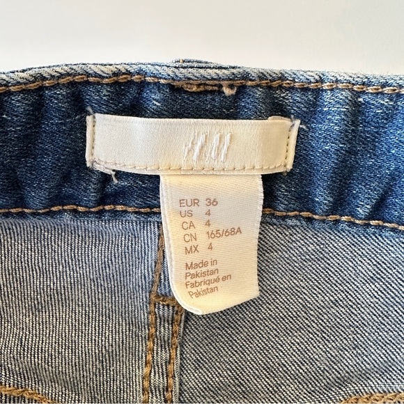 H&M Blue Denim Jean Shorts Distressed Relaxed Fit Size 4 - Picture 8 of 13